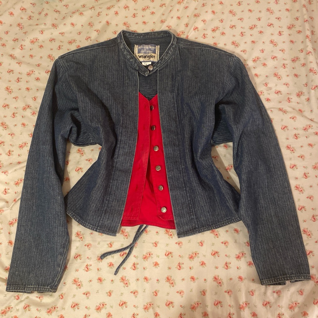 Extremely Rare Women’s Vintage Wrangler Denim Button Up Top With Red Lining